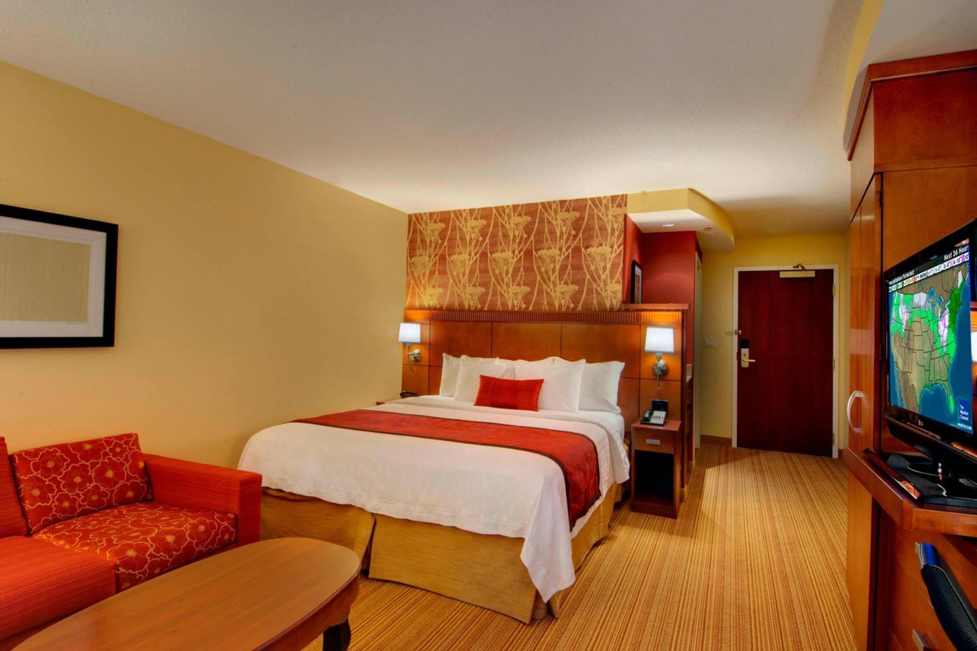Courtyard By Marriott Madison East Hotel Exterior foto